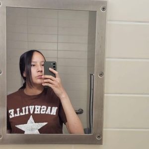 Meet your Posher, Leona